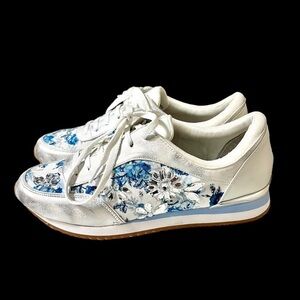 Yellow Box Lumi Floral Fashion Sneakers Size 8.5M Blue/White